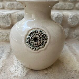 Down Under Pot cream and green